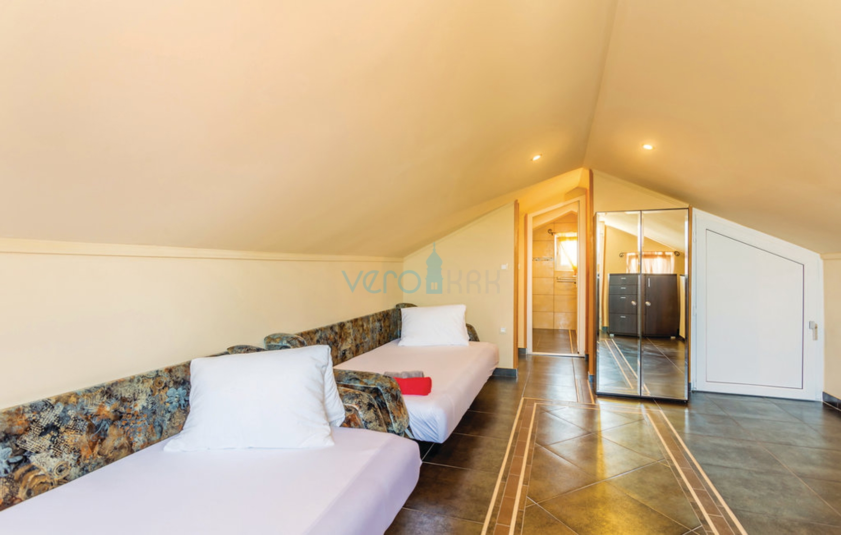 Otok Krk, Dobrinj, atraktivna kuća za pravi odmor na otoku, prodaja