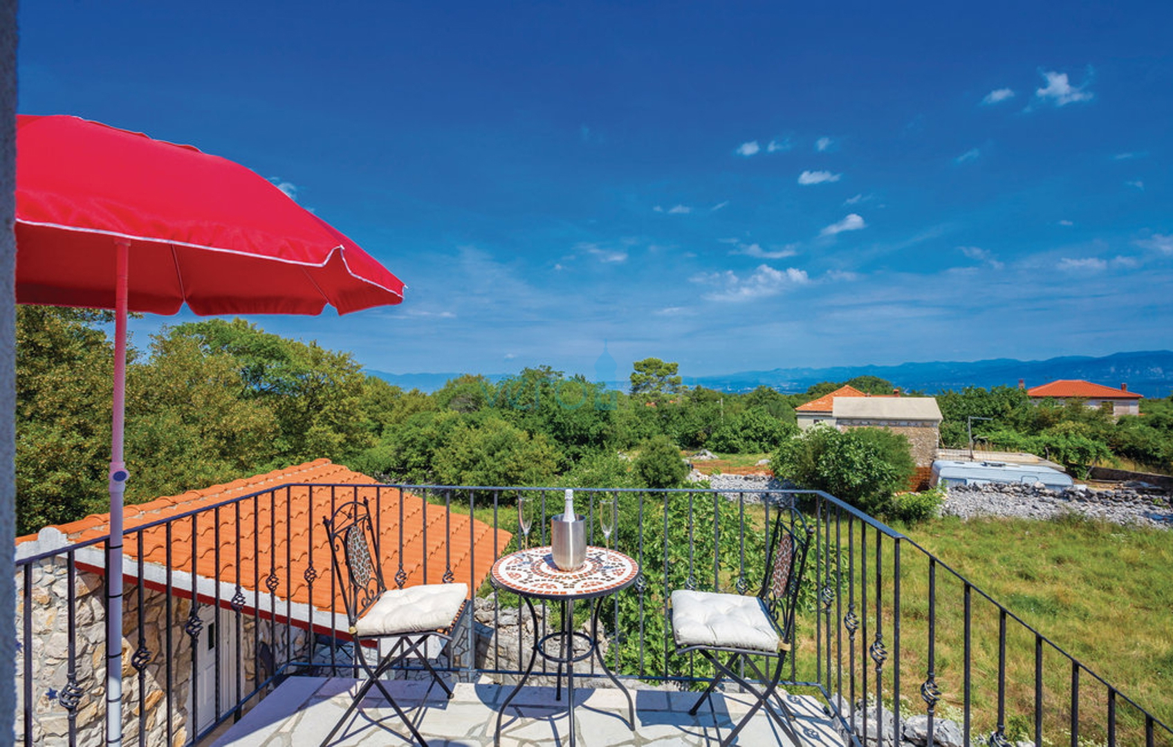 Otok Krk, Dobrinj, atraktivna kuća za pravi odmor na otoku, prodaja