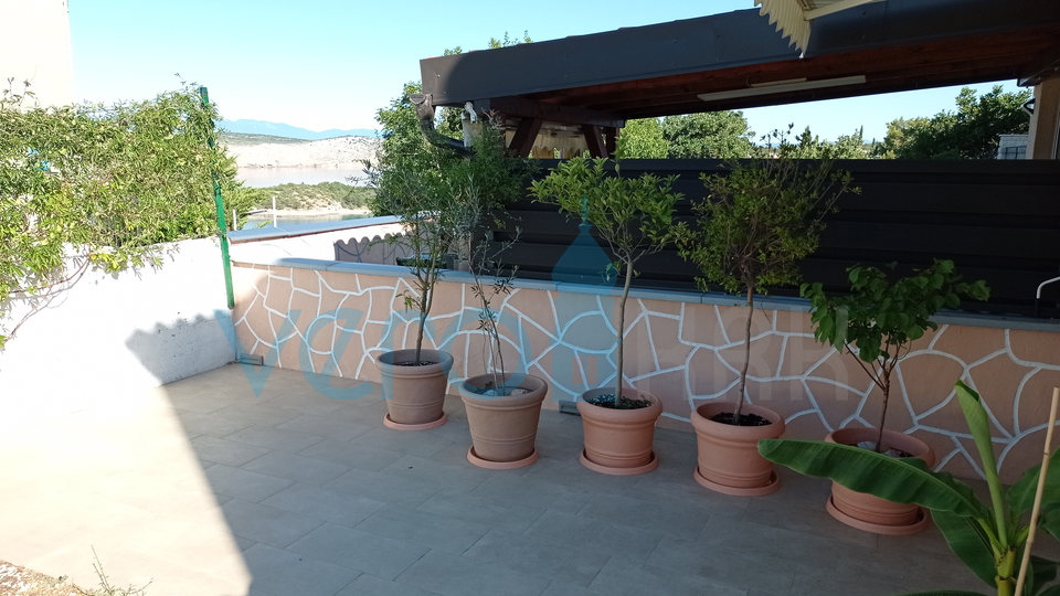 Crikvenica, Jadranovo, appartamento di 73 m2 al piano terra con vista mare e ampio giardino, vendita