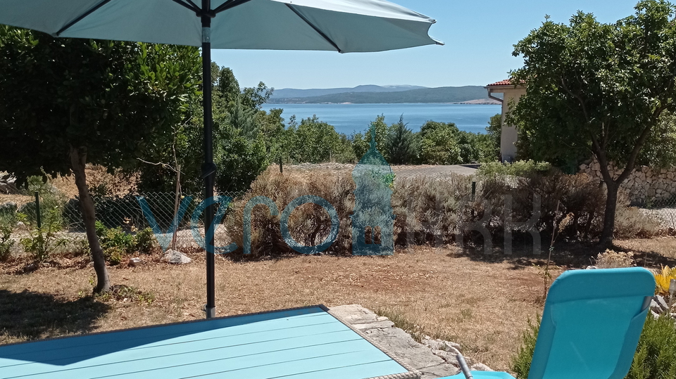 Crikvenica, Jadranovo, appartamento di 73 m2 al piano terra con vista mare e ampio giardino, vendita