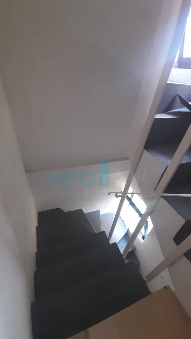 Njivice, otok Krk, dvojna kuća sa 3 apartmana, okućnica, pogled na more, prodaja