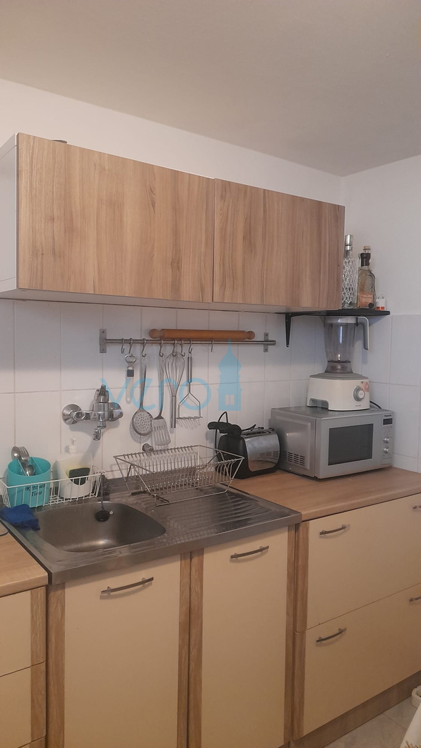 Njivice, otok Krk, dvojna kuća sa 3 apartmana, okućnica, pogled na more, prodaja