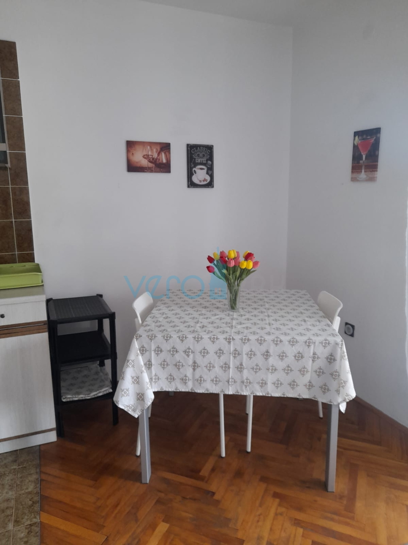 Njivice, otok Krk, dvojna kuća sa 3 apartmana, okućnica, pogled na more, prodaja