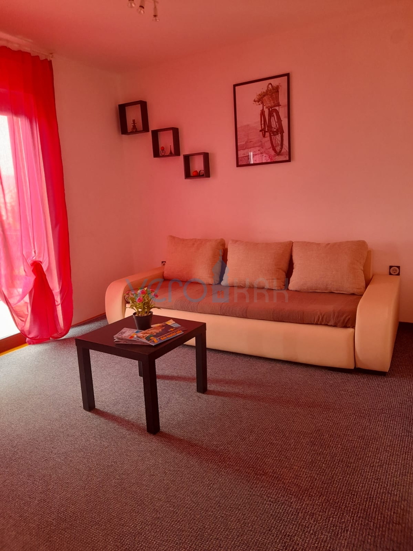 Njivice, otok Krk, dvojna kuća sa 3 apartmana, okućnica, pogled na more, prodaja