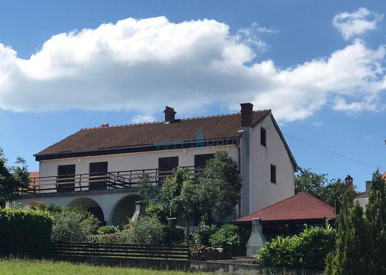 Njivice, otok Krk, dvojna kuća sa 3 apartmana, okućnica, pogled na more, prodaja