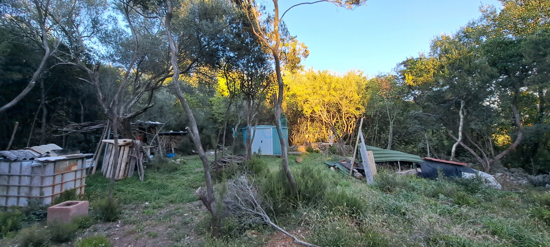 Otok Krk, Vrbnik, okolica, građevinsko zemljište 885 m2 sa građevinskom dozvolom, prodaja