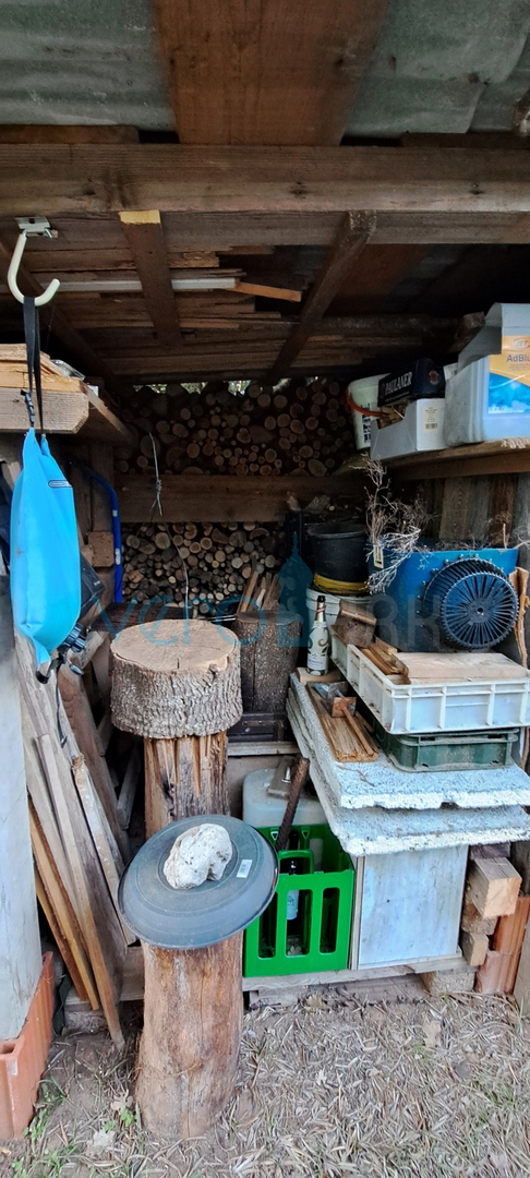 Otok Krk, Vrbnik, okolica, građevinsko zemljište 885 m2 sa građevinskom dozvolom, prodaja