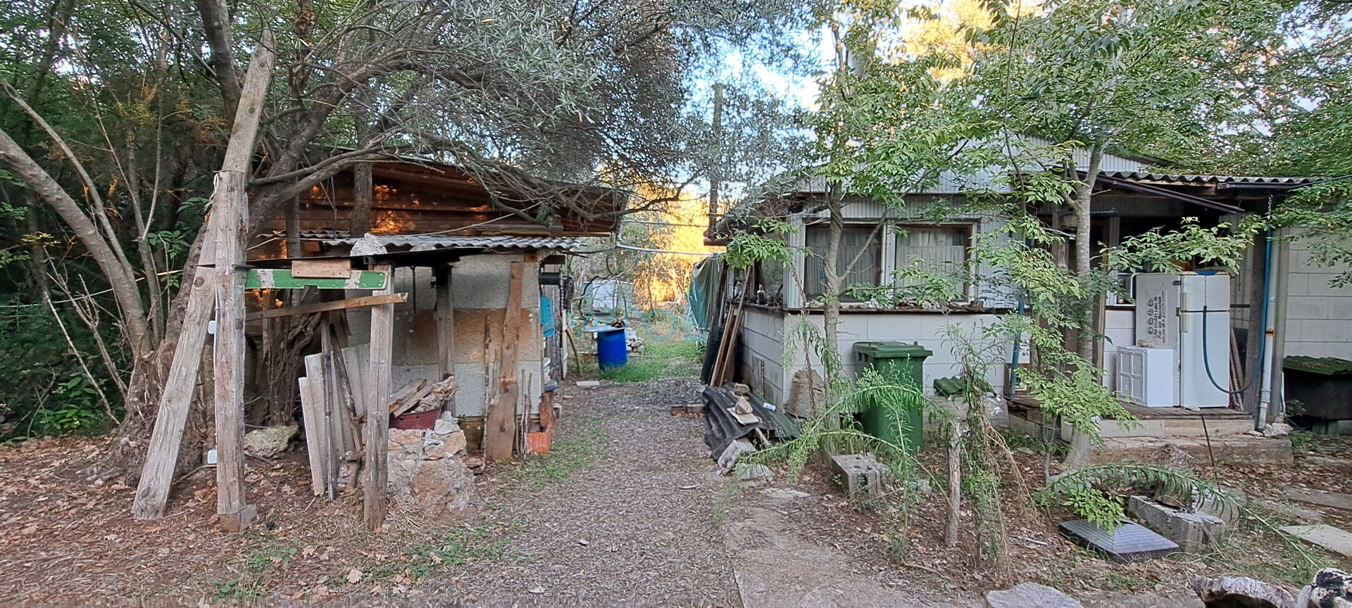 Otok Krk, Vrbnik, okolica, građevinsko zemljište 885 m2 sa građevinskom dozvolom, prodaja