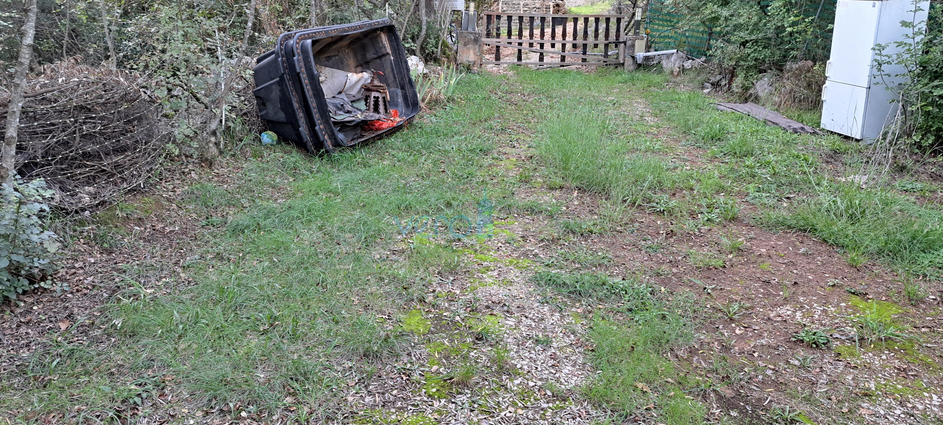 Otok Krk, Vrbnik, okolica, građevinsko zemljište 885 m2 sa građevinskom dozvolom, prodaja