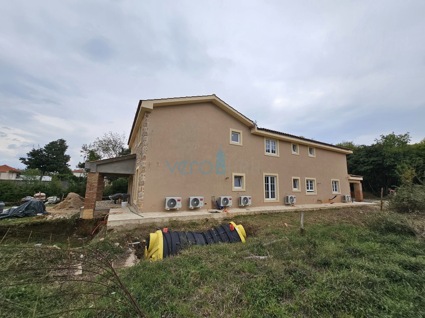 Vrbnik, Risika, Dvojna kuća 150m2 sa bazenom, prodaja