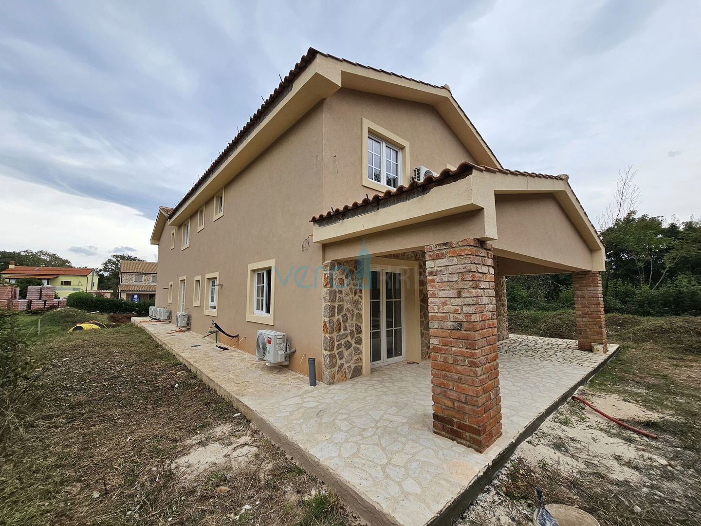 Vrbnik, Risika, Dvojna kuća 150m2 sa bazenom, prodaja