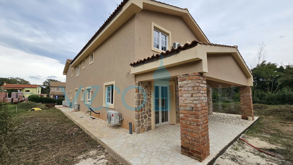 Vrbnik, Risika, Dvojna kuća 150m2 sa bazenom, prodaja