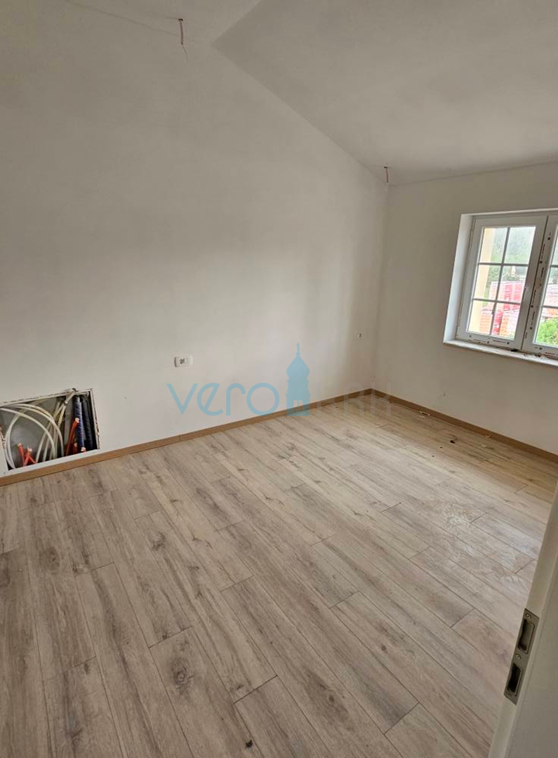 Vrbnik, Risika, Dvojna kuća 150m2 sa bazenom, prodaja