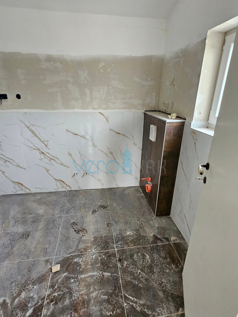 Vrbnik, Risika, Dvojna kuća 150m2 sa bazenom, prodaja