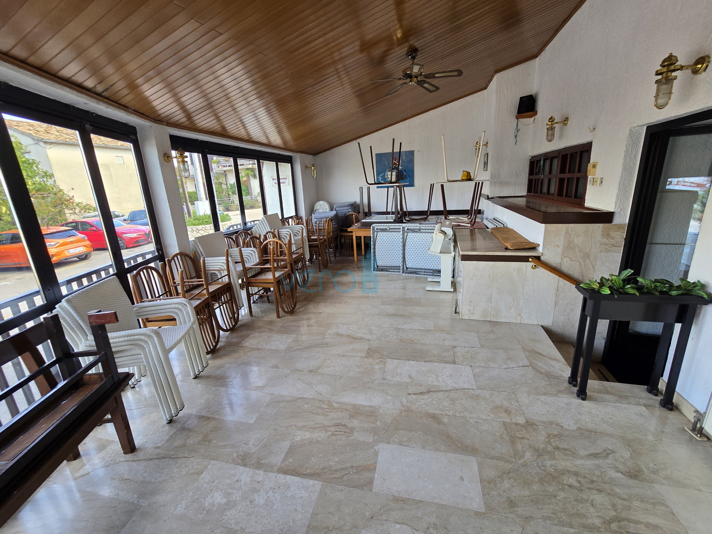 Dobrinj, Klimno, Restoran u prvome redu do mora (10m), najam