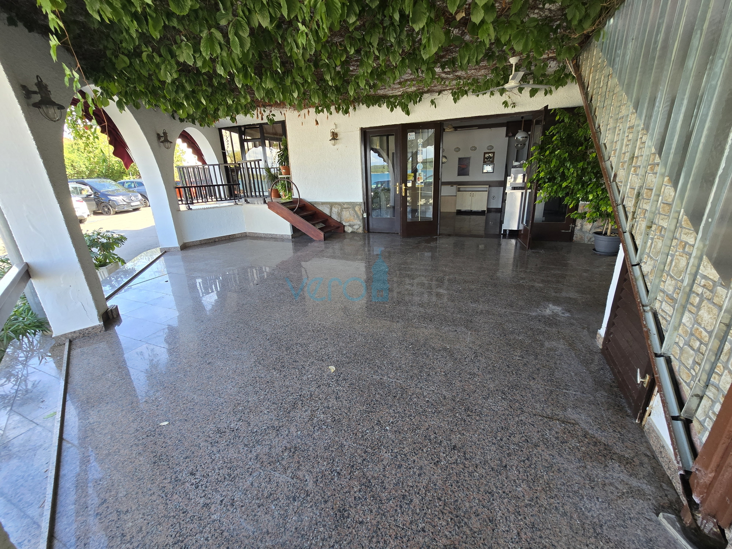 Dobrinj, Klimno, Restoran u prvome redu do mora (10m), najam