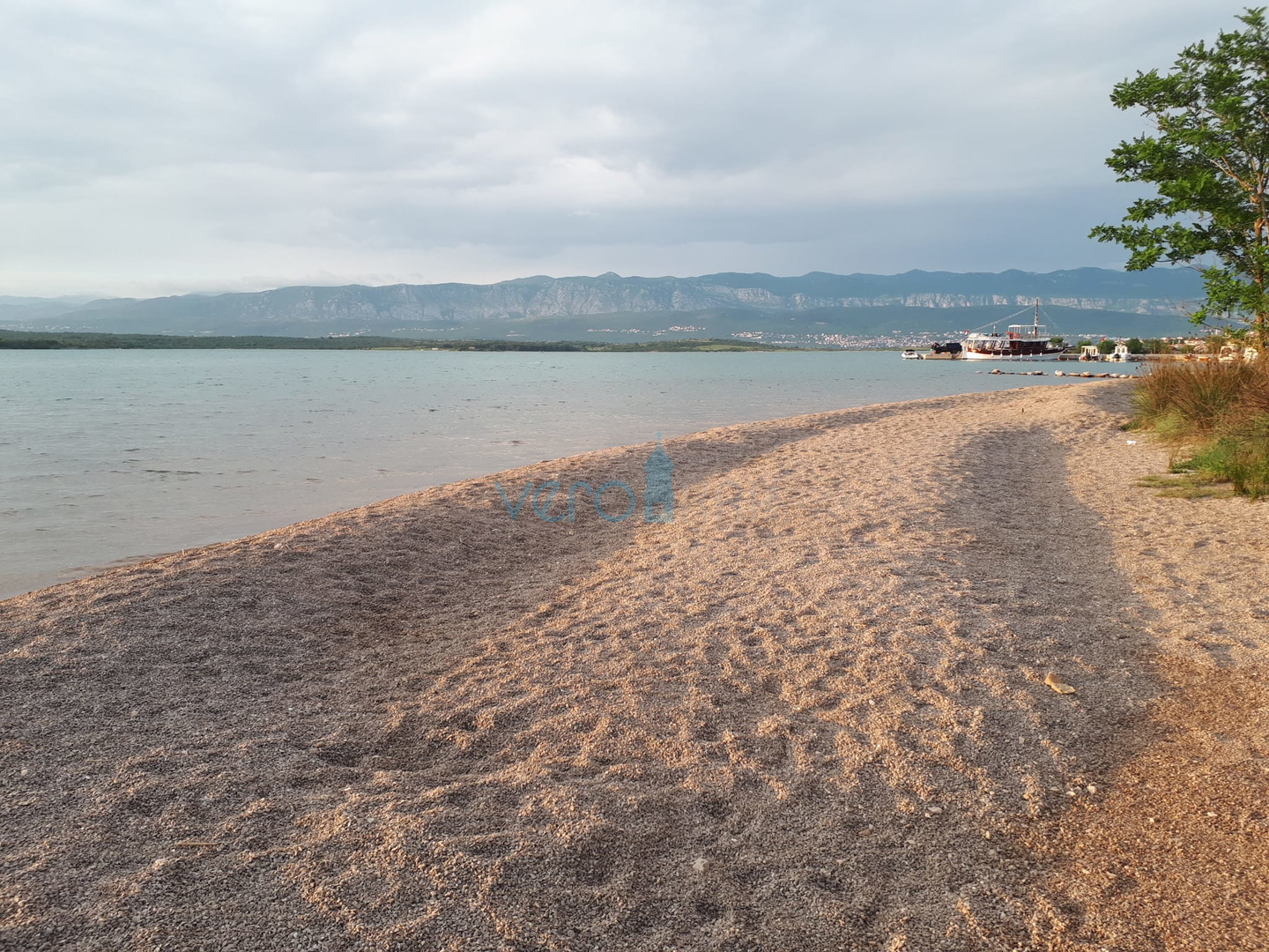 Uvala Soline, otok Krk, dvosoban stan na katu, pogled, novogradnja, prodaja