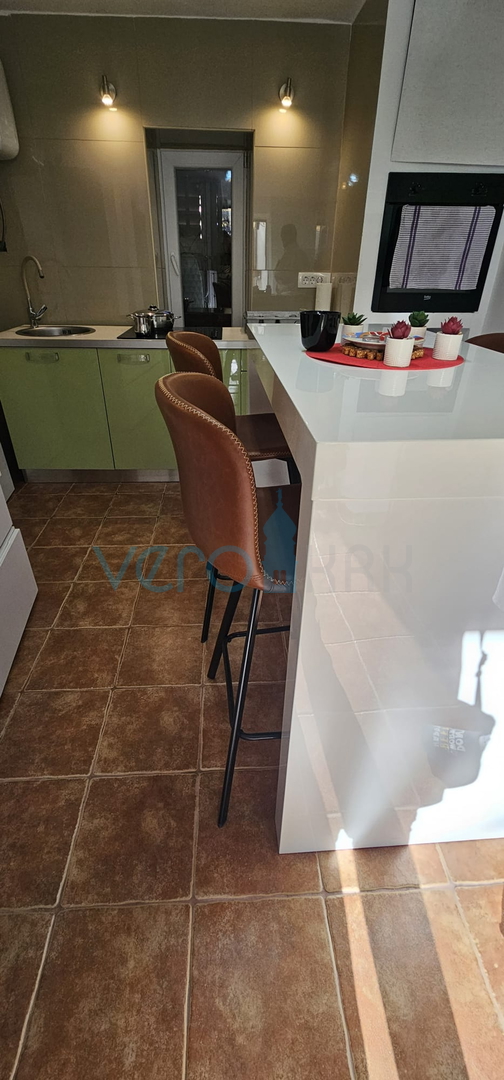 Krk, Punat, Renoviran i uređen stan 29 m2 u staroj jezgri grada na 1. katu, prodaja