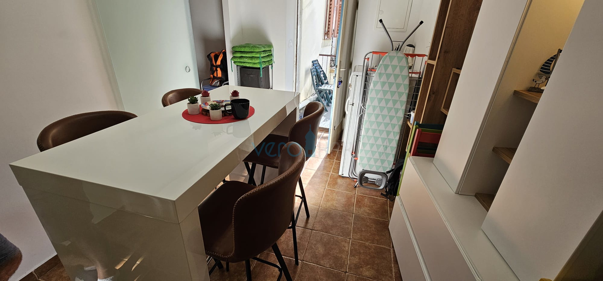 Krk, Punat, Renoviran i uređen stan 29 m2 u staroj jezgri grada na 1. katu, prodaja