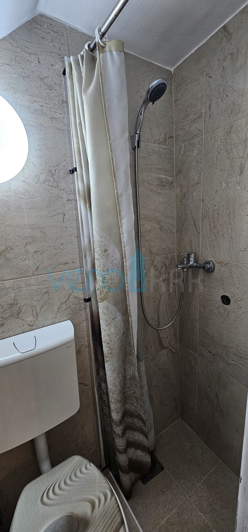 Krk, Punat, Renoviran i uređen stan 29 m2 u staroj jezgri grada na 1. katu, prodaja