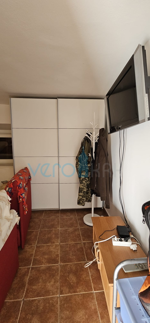 Krk, Punat, Renoviran i uređen stan 29 m2 u staroj jezgri grada na 1. katu, prodaja