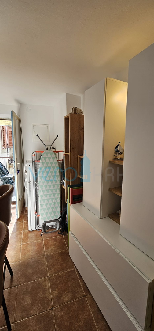 Krk, Punat, Renoviran i uređen stan 29 m2 u staroj jezgri grada na 1. katu, prodaja