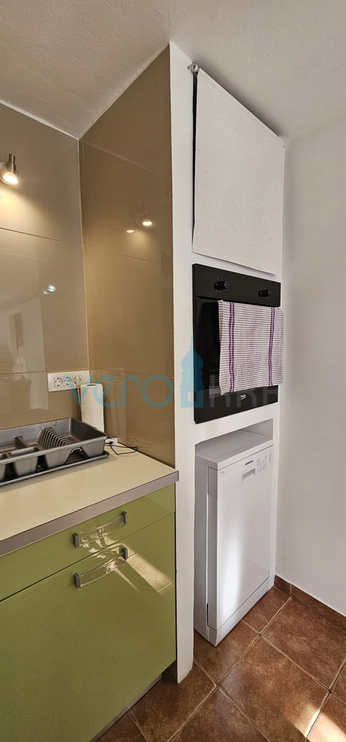 Krk, Punat, Renoviran i uređen stan 29 m2 u staroj jezgri grada na 1. katu, prodaja