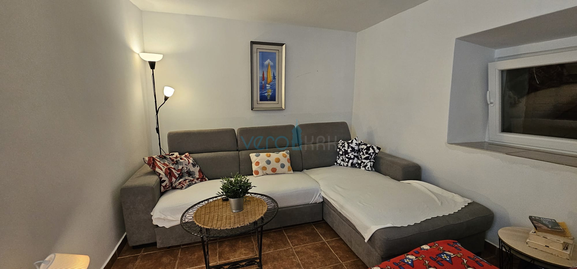 Krk, Punat, Renoviran i uređen stan 29 m2 u staroj jezgri grada na 1. katu, prodaja