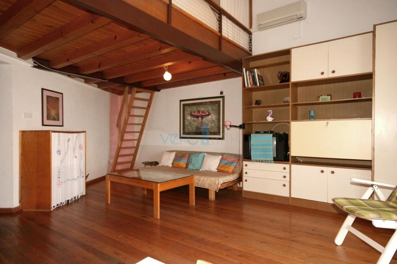 Island Krk, Malinska, Detached apartment house with 7 units, 450m to the sea, for sale