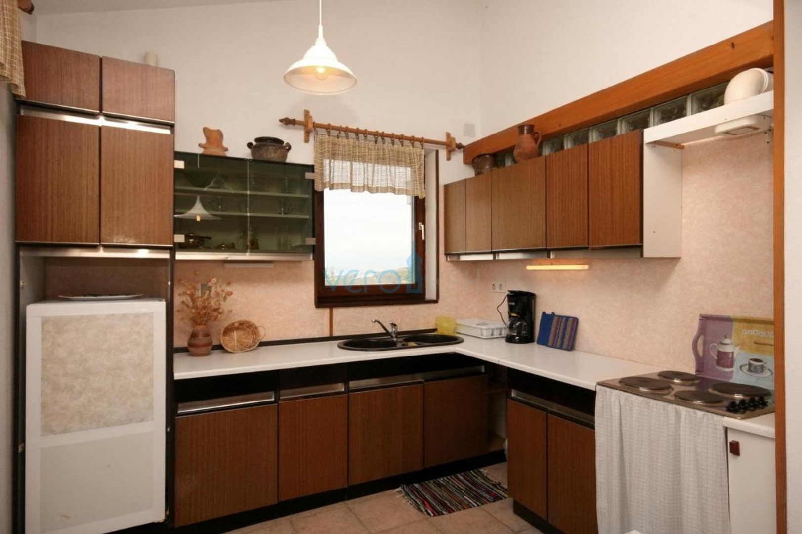 Island Krk, Malinska, Detached apartment house with 7 units, 450m to the sea, for sale