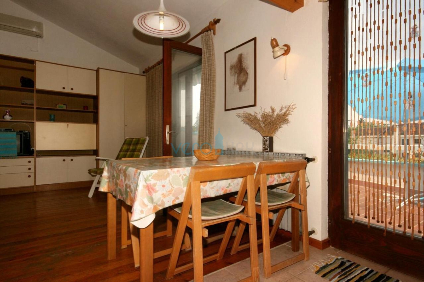 Island Krk, Malinska, Detached apartment house with 7 units, 450m to the sea, for sale
