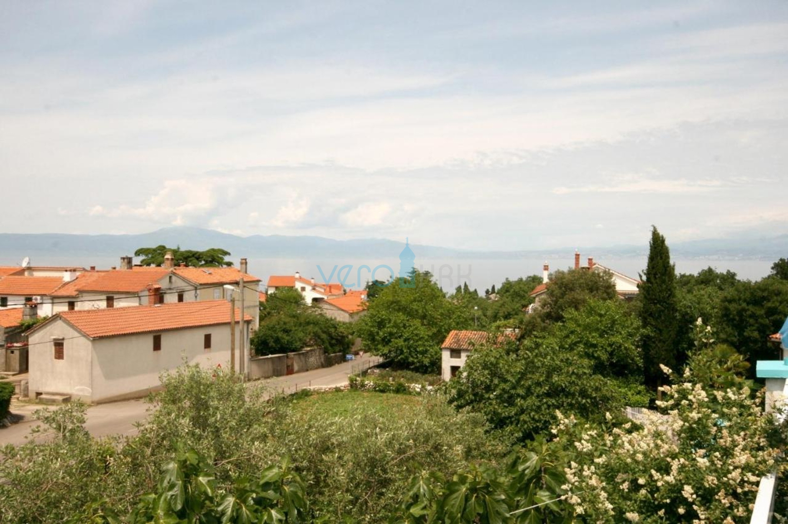 Island Krk, Malinska, Detached apartment house with 7 units, 450m to the sea, for sale