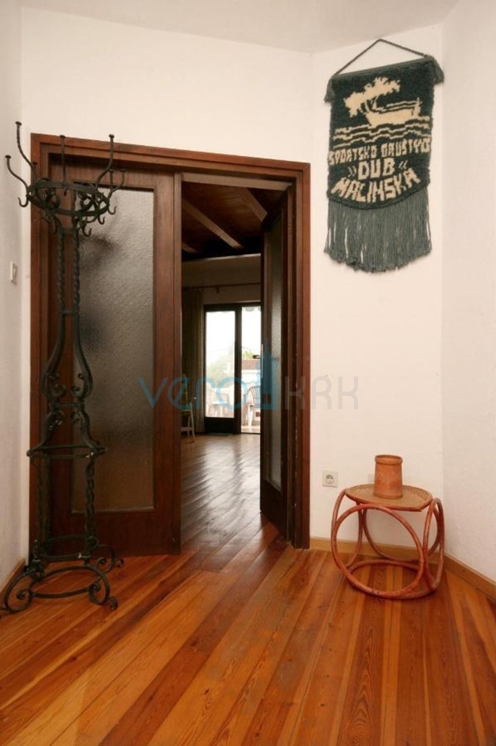 Island Krk, Malinska, Detached apartment house with 7 units, 450m to the sea, for sale