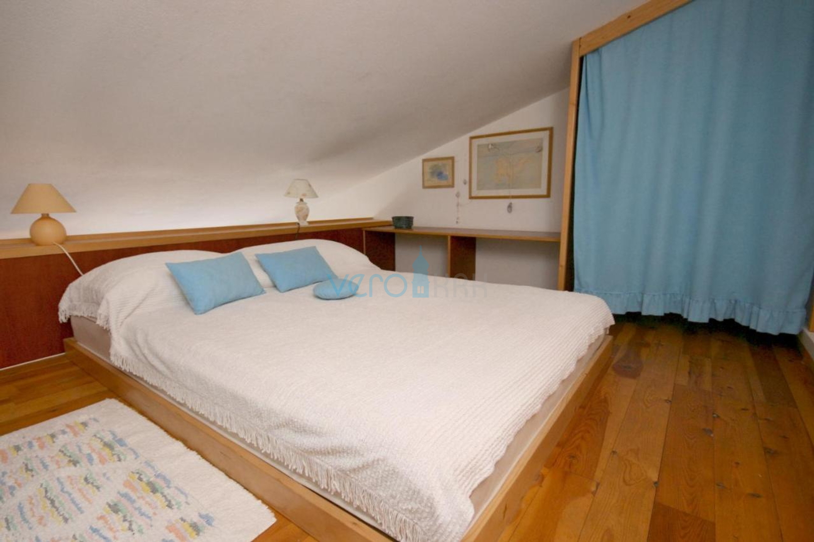 Island Krk, Malinska, Detached apartment house with 7 units, 450m to the sea, for sale