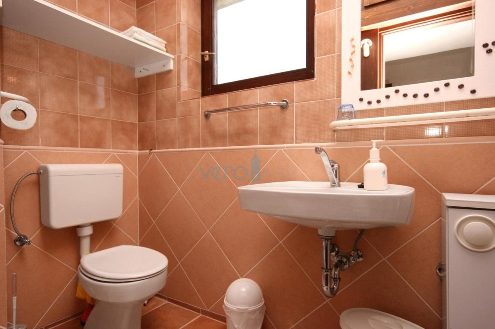 Island Krk, Malinska, Detached apartment house with 7 units, 450m to the sea, for sale