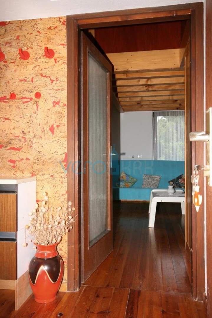 Island Krk, Malinska, Detached apartment house with 7 units, 450m to the sea, for sale