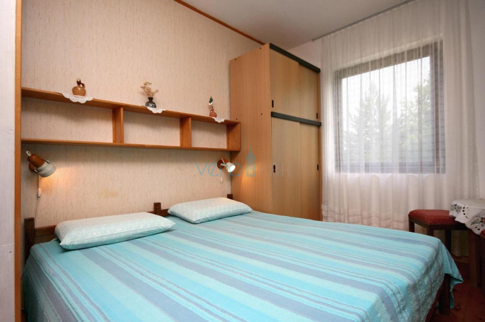 Island Krk, Malinska, Detached apartment house with 7 units, 450m to the sea, for sale