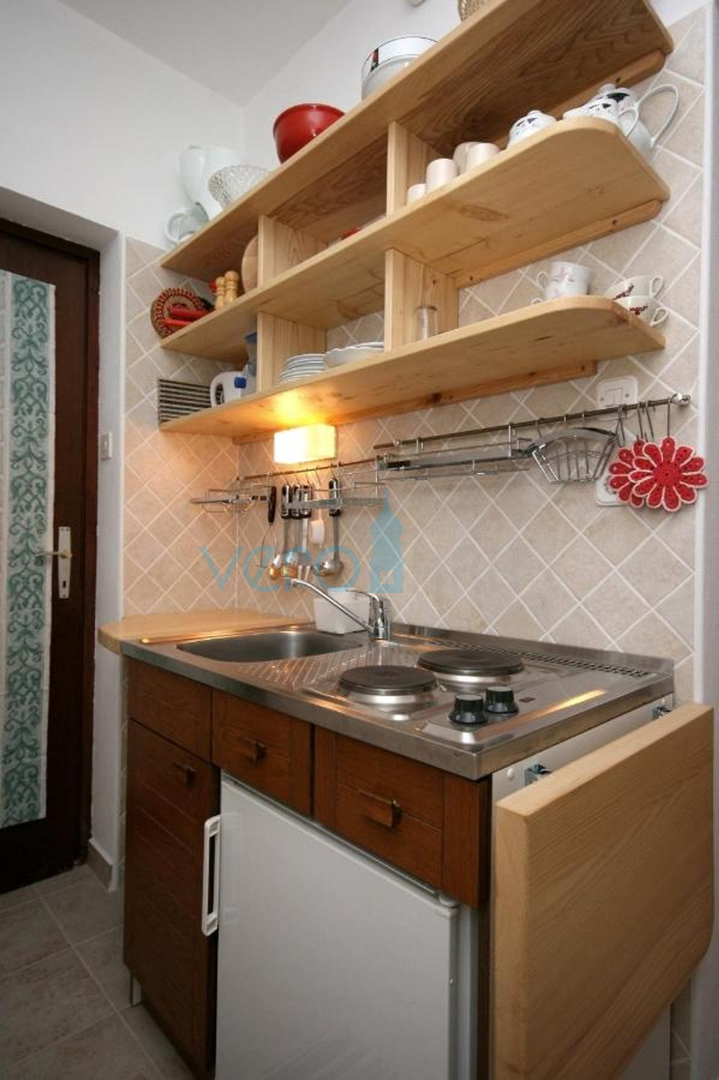 Island Krk, Malinska, Detached apartment house with 7 units, 450m to the sea, for sale