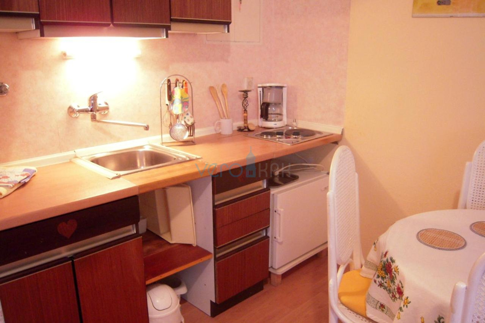 Island Krk, Malinska, Detached apartment house with 7 units, 450m to the sea, for sale