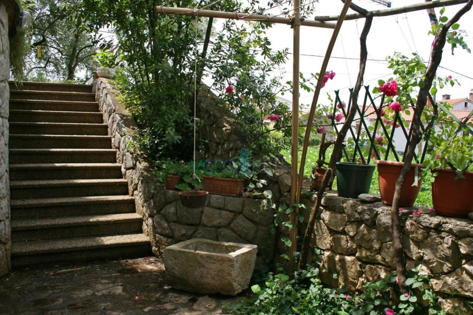 Island Krk, Malinska, Detached apartment house with 7 units, 450m to the sea, for sale