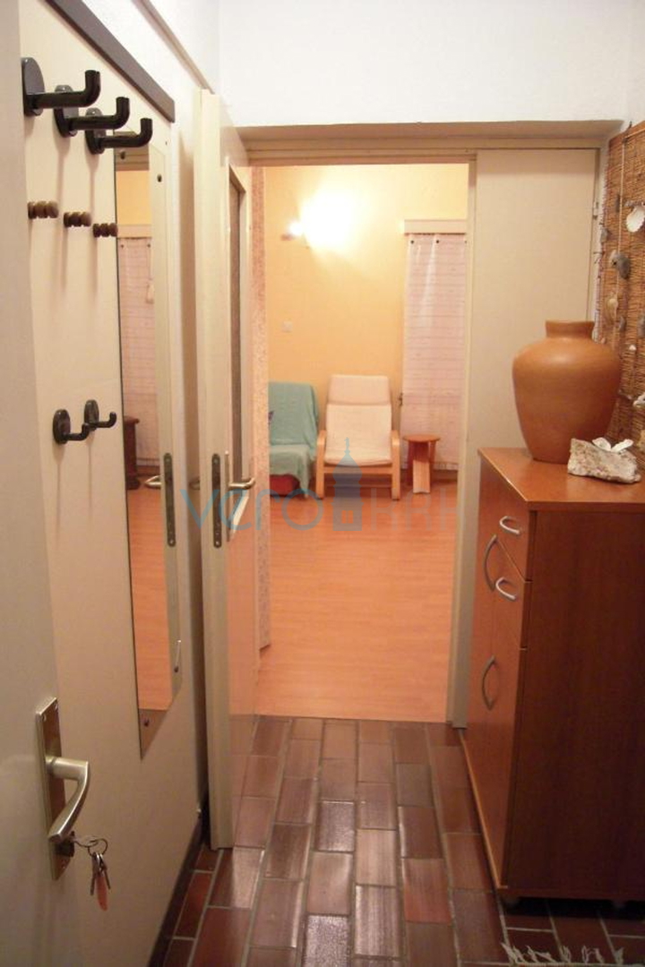 Island Krk, Malinska, Detached apartment house with 7 units, 450m to the sea, for sale