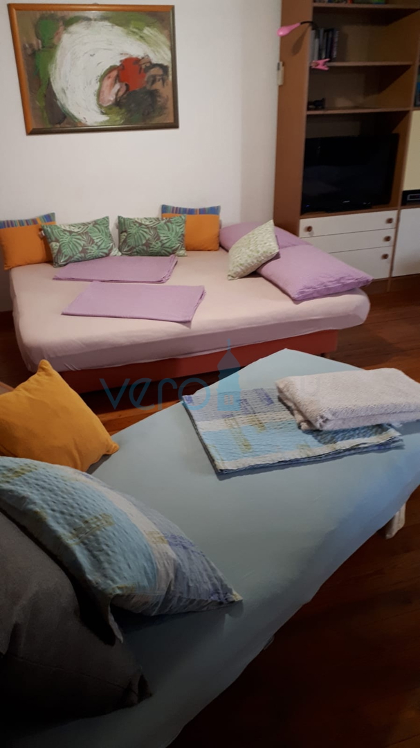 Island Krk, Malinska, Detached apartment house with 7 units, 450m to the sea, for sale