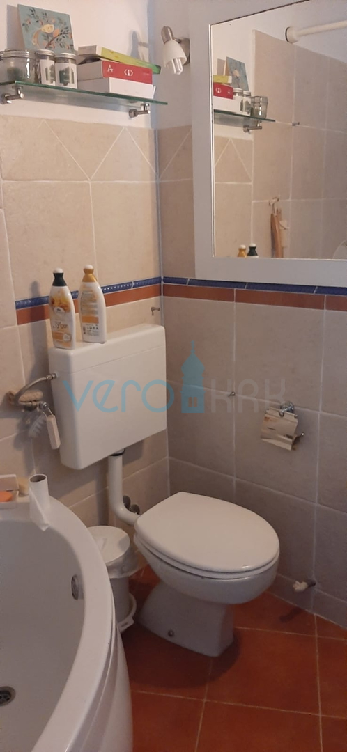 Island Krk, Malinska, Detached apartment house with 7 units, 450m to the sea, for sale