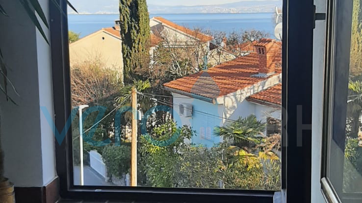 Otok Krk, Malinska Centar, Samostojeća apartmanska kuća sa 7 jedinica, 450 m do mora, prodaja