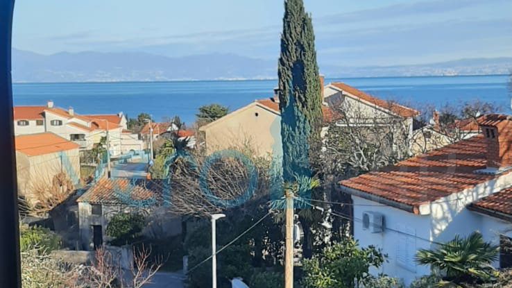 Otok Krk, Malinska Centar, Samostojeća apartmanska kuća sa 7 jedinica, 450 m do mora, prodaja