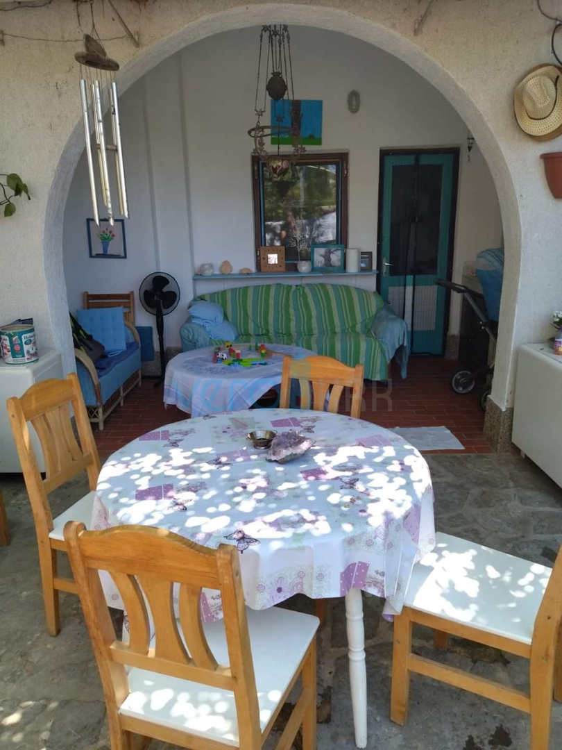 Island Krk, Malinska, Detached apartment house with 7 units, 450m to the sea, for sale