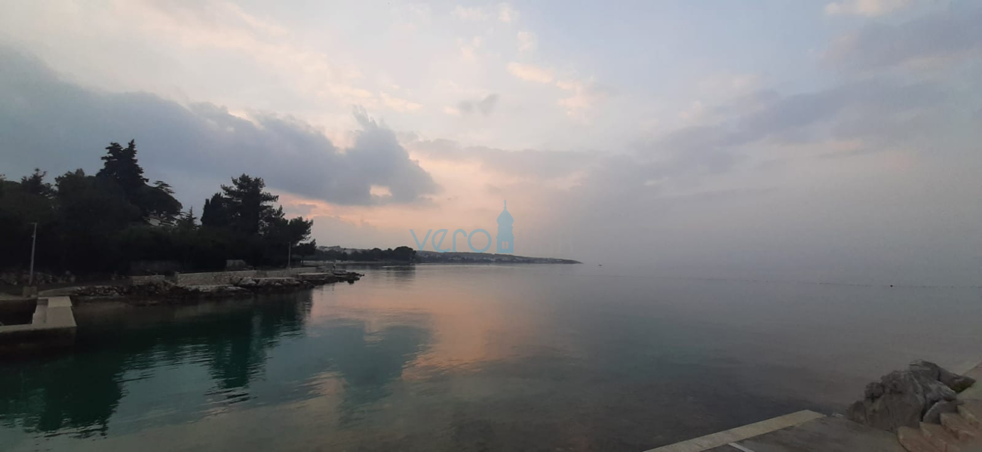 Island Krk, Malinska, Detached apartment house with 7 units, 450m to the sea, for sale