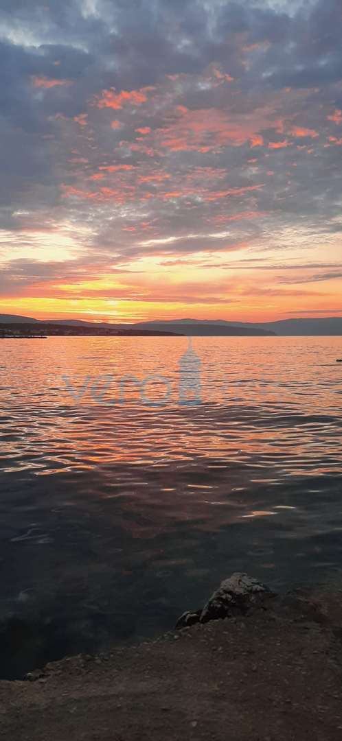 Island Krk, Malinska, Detached apartment house with 7 units, 450m to the sea, for sale