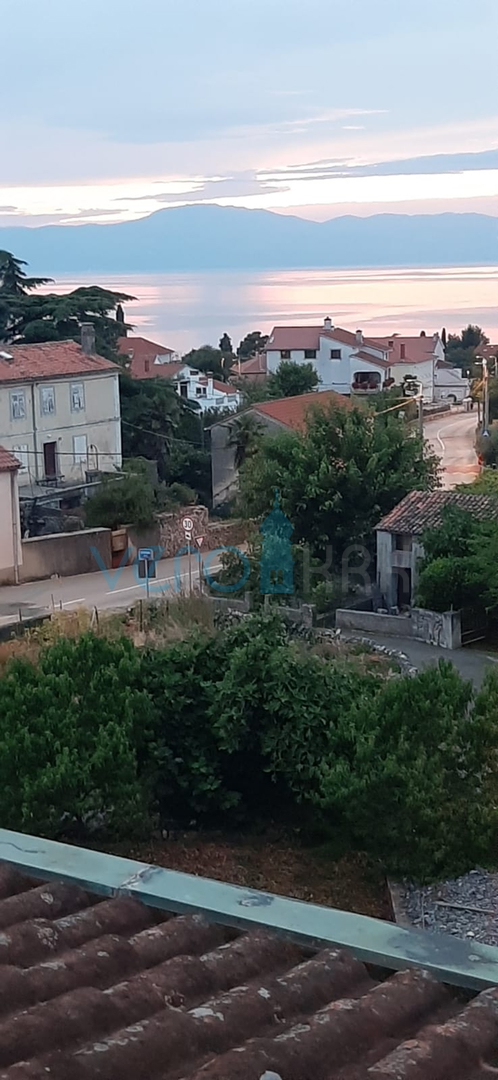 Island Krk, Malinska, Detached apartment house with 7 units, 450m to the sea, for sale