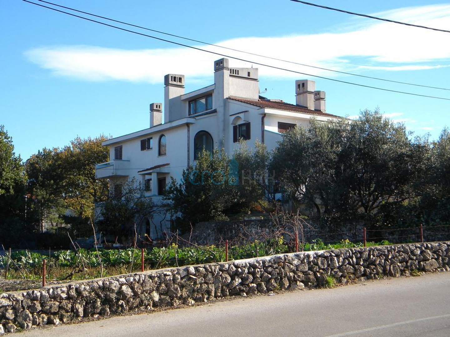Island Krk, Malinska, Detached apartment house with 7 units, 450m to the sea, for sale